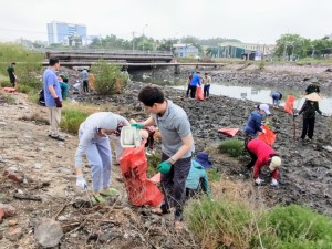 Phường Hà Khánh: Tổ chức ra quân tổng dọn vệ sinh môi trường 